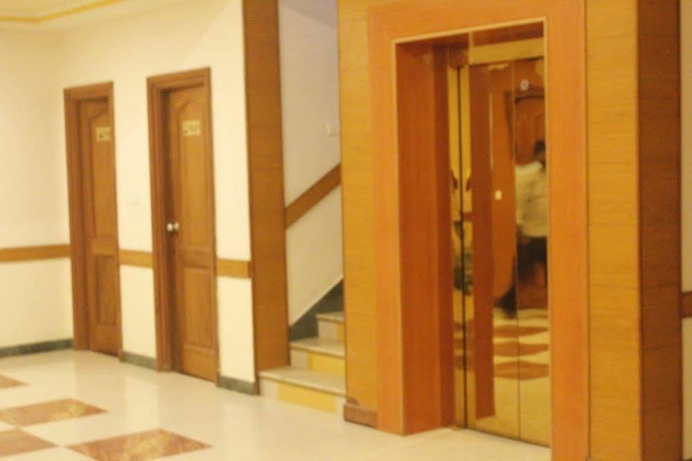 Hotel Chitra Park Tiruchchendūr Exteriör bild